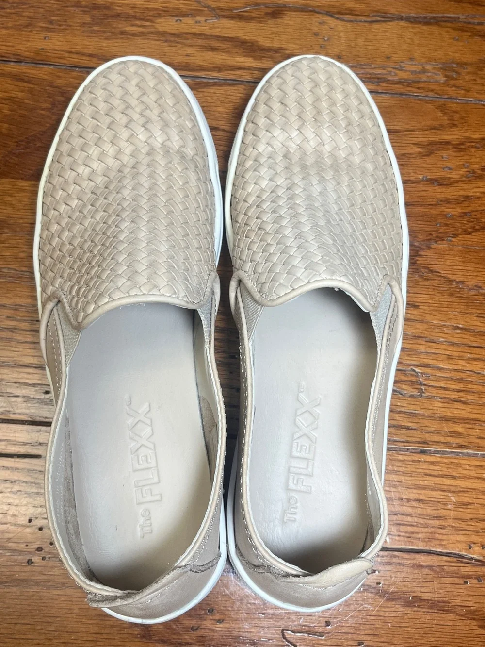 The Flexx Women’s slip on shoes 6.5